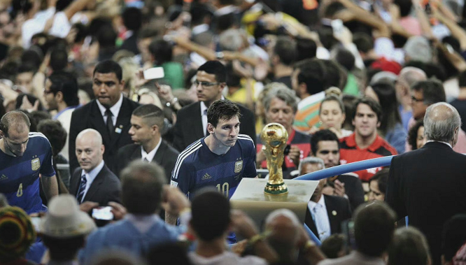 每体：与塞维利亚四月节撞期，西足协重新评估国王杯决赛日期（每体：因与塞维利亚四月节重叠，西足协考虑调整国王杯决赛日期）