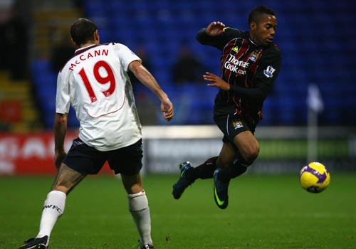 哈维-西蒙斯在切尔西官宣哈托评论区留言：我宝❤️