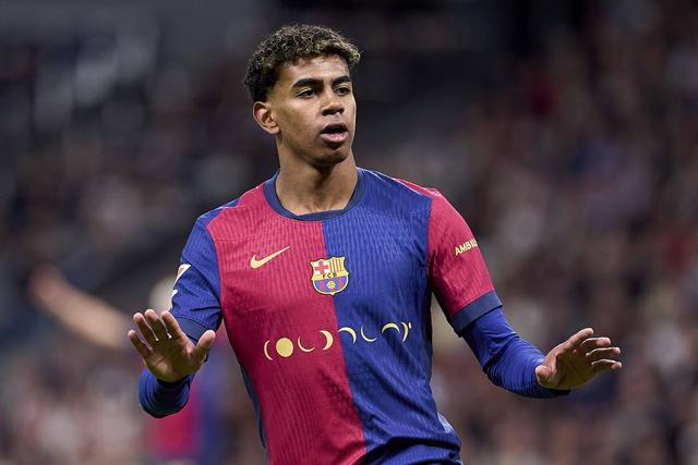 海港举办赛季总结会，王燊超乘直升机带冠军奖杯入场