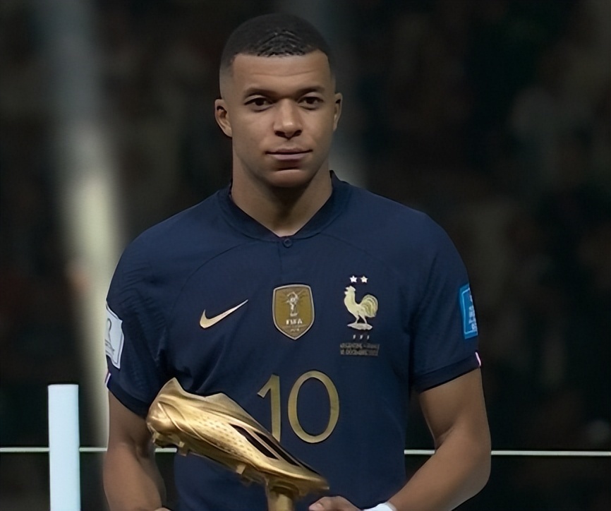 尤尔曼德：埃切韦里冬窗将回曼城，他潜力巨大没制造任何问题（尤尔曼德：埃切韦里将于冬窗回归曼城，天赋出众且未惹麻烦）