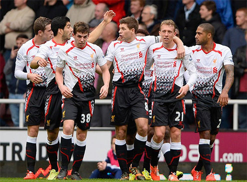 意甲风云再起！国际米兰4-0横扫科莫，齐沃战术大胜法布雷加斯夺榜首