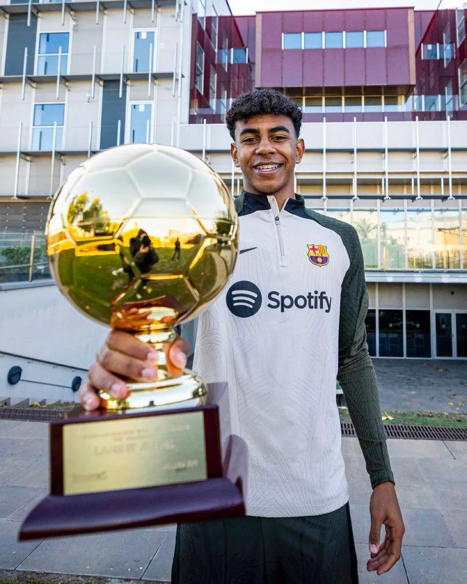 梅开二度，吉拉西当选多特vs比利亚雷亚尔全场最佳