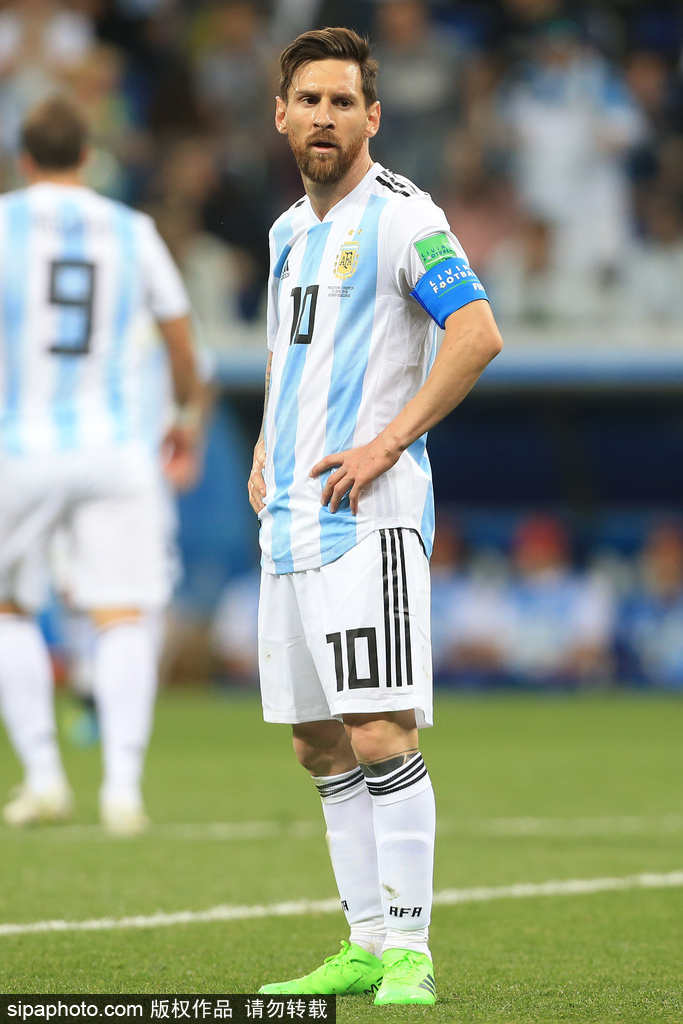 2025年中国足协杯决赛将上演国安 vs 河南之战，国安压力大，河南轻装上阵，两队争夺冠军，势均力敌。