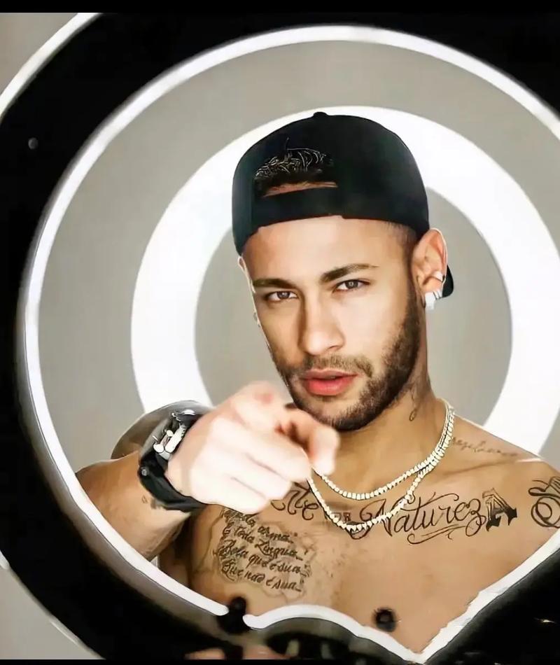 霍伊伦德：从曼联到那不勒斯的传奇转变