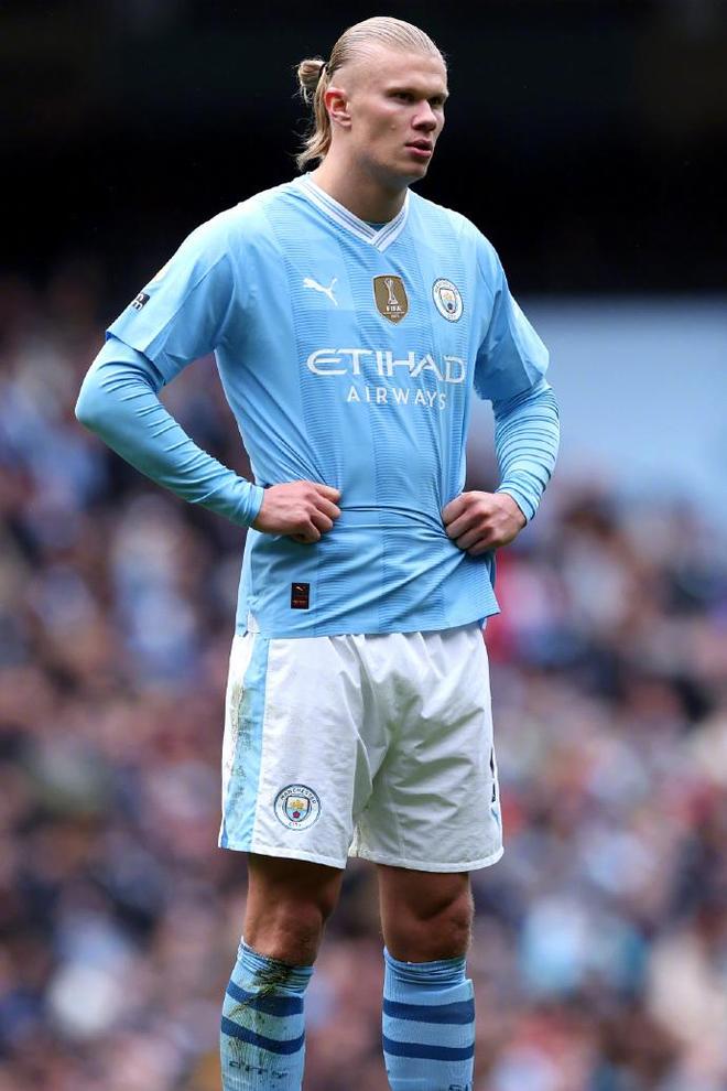 裁判专家：罗德里戈踢对方脚后跟，应该被罚下（裁判专家称罗德里戈踢到对手脚后跟，理应被罚下）